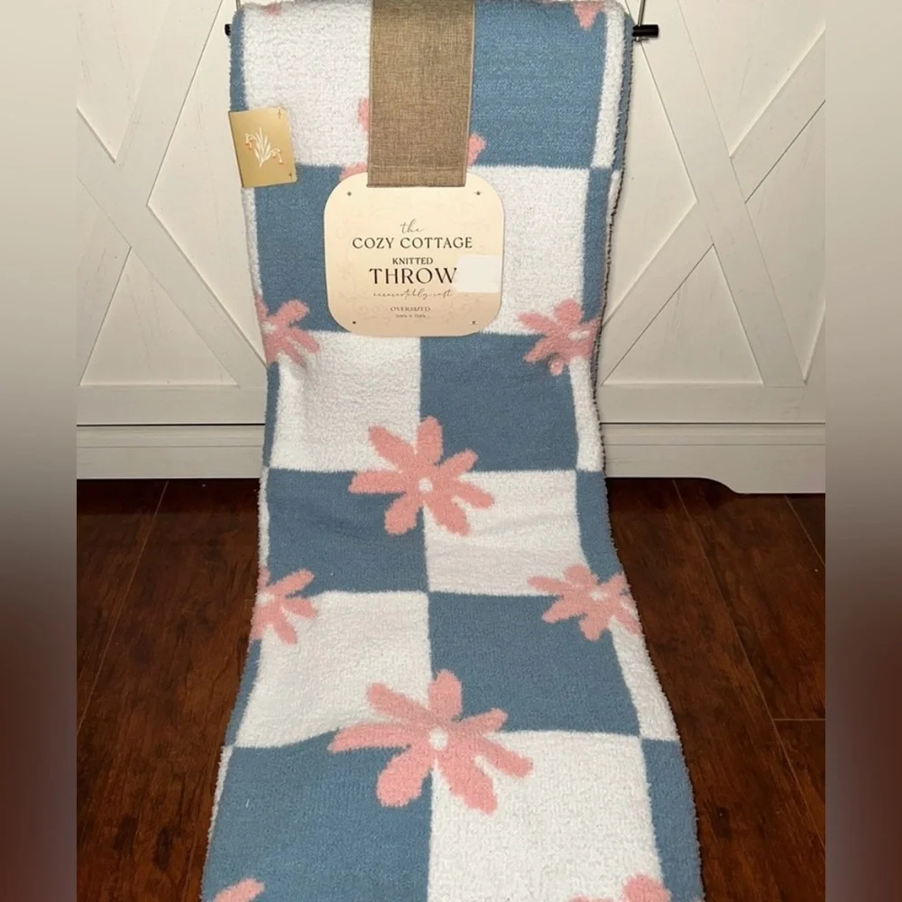 NEW The Cozy Cottage Knitted Throw Blanket Blue‎ White Checkered Pink Floral